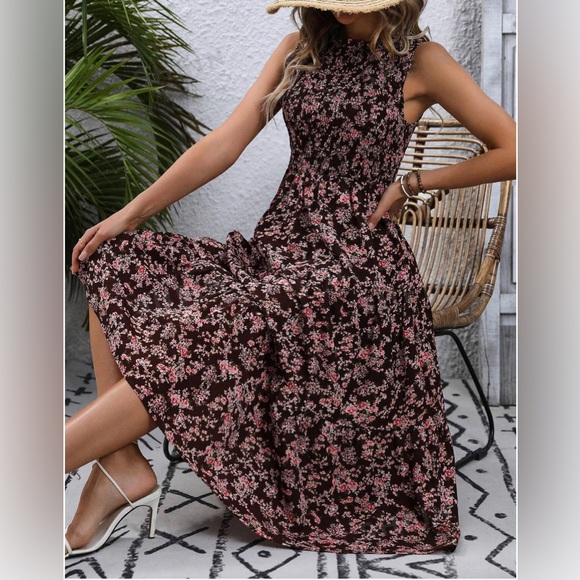 Boho Ditsy Floral Print Sleeveless Shirred Dress - Picture 3 of 9